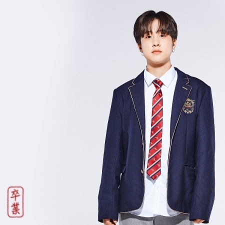 第一張專輯「卒業」(韓國進口版)