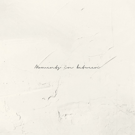 第九張專輯「MOMENTS IN BETWEEN」(韓國進口版)
