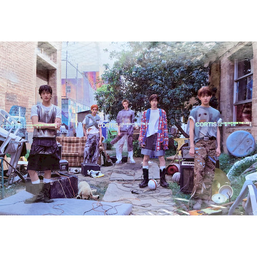 (Scene 3版)第一張迷你專輯「COLOR OUTSIDE THE LINES」(韓國進口版)