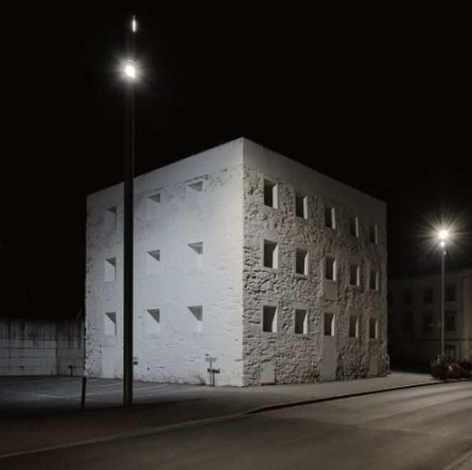 第一張專輯再版「APARTMENT」(韓國進口版)