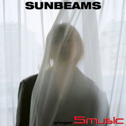第一張單曲「SUNBEAMS」(韓國進口版)